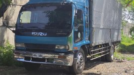 Selling Blue Isuzu Forward 2004 in San Pedro