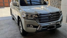 Pearl White Toyota Land Cruiser 2018 for sale in Automatic