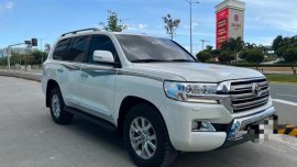 Selling Pearl White Toyota Land Cruiser 2019 in Manila
