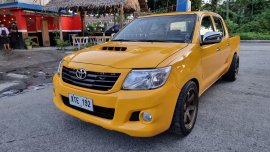 Selling Yellow Toyota Hilux 2005 in Pateros