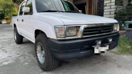 White Toyota Hilux 1999 for sale in Manual