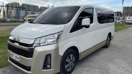 Selling Pearl White Toyota Grandia 2020 in Pasig