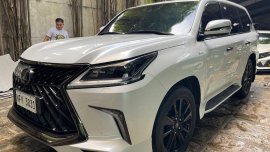 Pearl White Lexus LX 570 2020 for sale in Quezon 