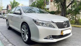 Sell Pearl White 2015 Toyota Camry in Bacoor