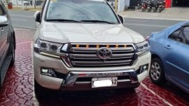 Selling Pearl White Toyota Land Cruiser 2016 in Makati