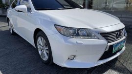 Selling Pearl White Lexus ES350 2014 in Pasig