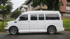 Selling White GMC Savana 2010 in Quezon