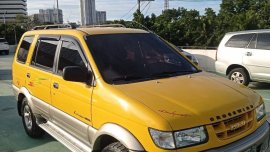 Selling Yellow Isuzu Crosswind 2003 in Caloocan