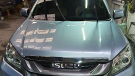 Selling Silver Isuzu MU-X 2012 in Pasig