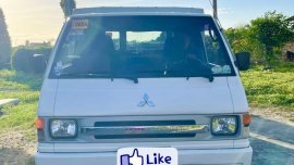 Selling White Mitsubishi L300 2015 in Manila