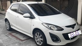 Selling White Mazda 2 2010 in Manila