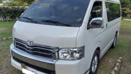 Selling Pearl White Toyota Hiace Super Grandia 2018 in Makati
