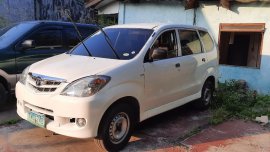 White Toyota Avanza 2011 for sale in Los Baños