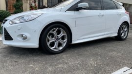 Pearl White Ford Focus 2013 for sale in Caloocan