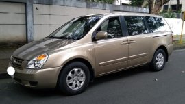Selling Silver Kia Carnival 2009 in Makati