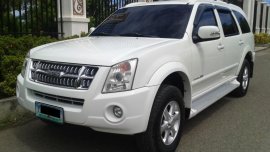 Selling White Isuzu Alterra 2010 in Cebu 