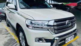 White Toyota Land Cruiser 2018 for sale in Automatic