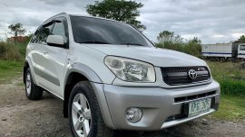 Pearl White Toyota Rav4 2004 for sale in Parañaque