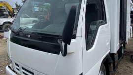 Selling White Isuzu Elf 2021 in Cebu 