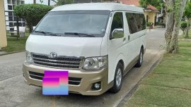 Pearl White Toyota Hiace Super Grandia 2014 for sale in Pateros 