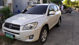 Pearl White Toyota RAV4 2010 for sale in Caloocan 