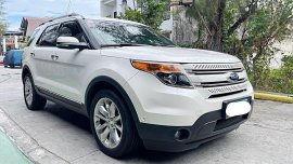 Selling White Ford Explorer 2013 in Bacoor