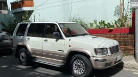 Selling White Isuzu Trooper 2003 in Makati