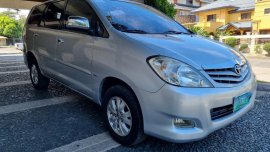 Selling Silver Toyota Innova 2011 in Biñan