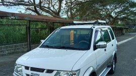 White Isuzu Crosswind 2008 for sale in Silang