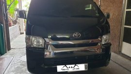 Selling Black Toyota Hiace Super Grandia 2018 in Makati