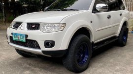 Pearl White Mitsubishi Montero sport 2013 for sale in Automatic