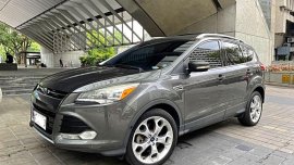 Selling Grey Ford Escape 2016 in Makati