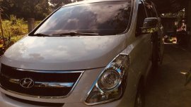Selling White Hyundai Starex 2010 in Muntinlupa