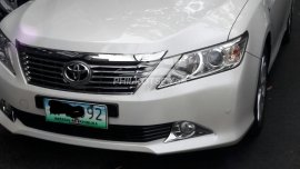 White 2014 Toyota Camry  2.5 V  for sale