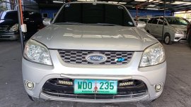 Silver Ford Escape 2013 for sale in Automatic