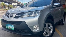 Selling Silver Toyota Rav4 2013 in Manila