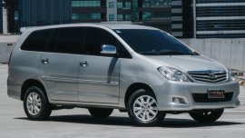 Selling Silver Toyota Innova 2010 in Pasig