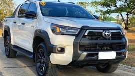 Selling White Toyota Hilux 2022 in Pasay