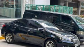 Selling Black Toyota Corolla Altis 2014 in Manila