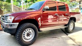 Red Toyota Hilux 2000 for sale in Angeles 
