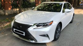 Selling White Lexus ES 350 2017 in Cebu 