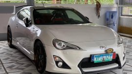 Pearl White Toyota 86 2013 for sale in Lipa 