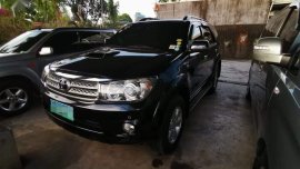 Black Toyota Fortuner 2010 for sale in Caloocan 