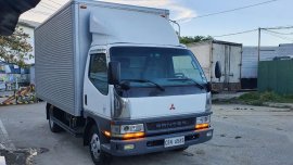 Selling White Mitsubishi Fuso 2006 in Pasig