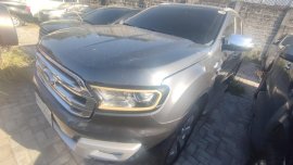 Selling Grey Ford Everest 2018 in Makati