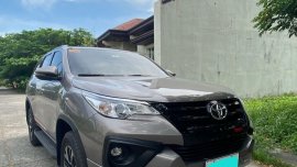Selling Silver Toyota Fortuner 2018 in Manila