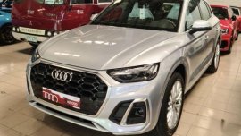 Selling Silver Audi Q5 2022 in San Juan