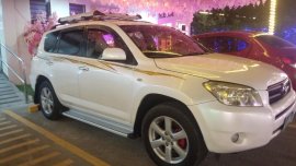 Pearl White Toyota RAV4 2007 for sale in Santa Ana