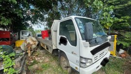 Selling White Isuzu Elf 2011 in Manila