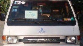 Selling White Mitsubishi L300 2010 in Parañaque